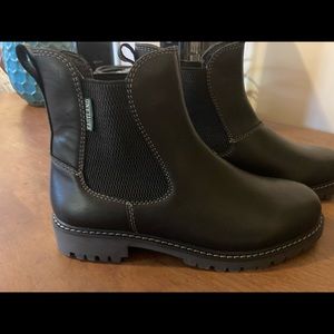 Eastland Ida black Chelsea boots with lug soles